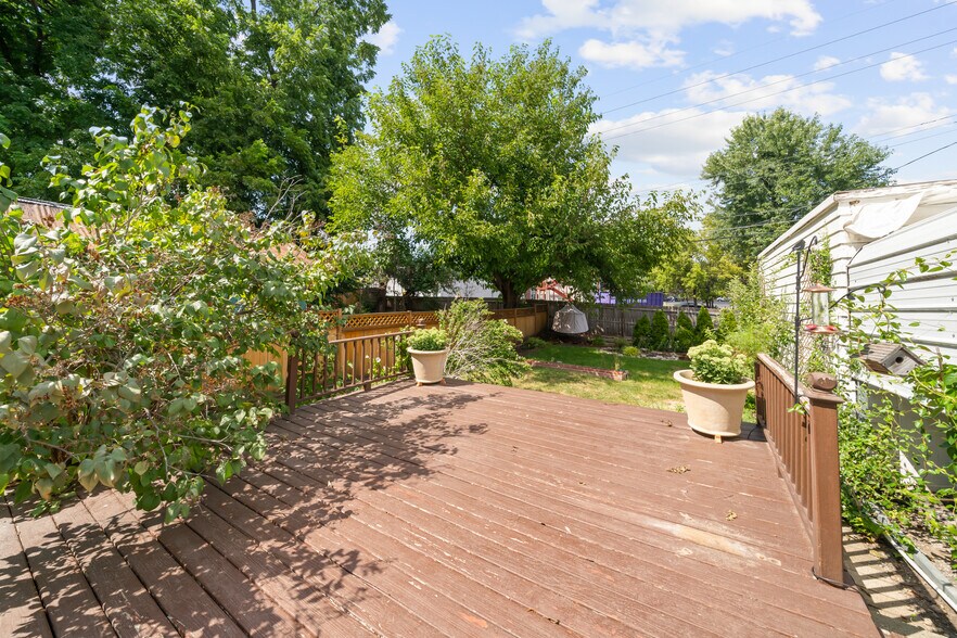 Building Photo - 834 W 39th Ter