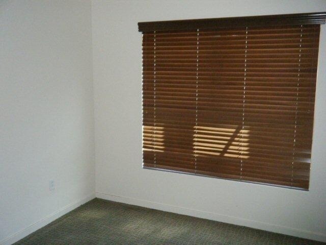 DINNINGROOM - 525 W Lakeside Dr