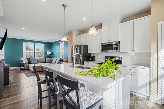 Building Photo - 1546 Aspire St