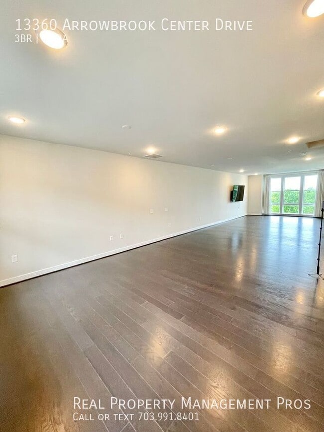 Building Photo - 13360 Arrowbrook Centre Dr