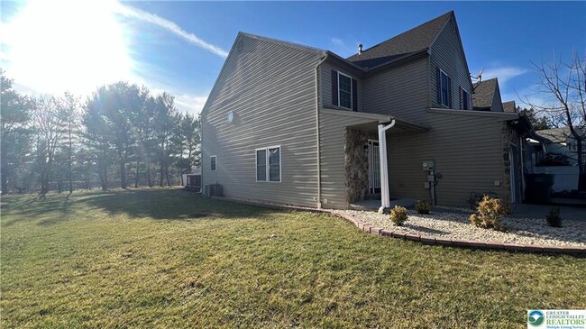 Building Photo - 1732 Pinewind Dr