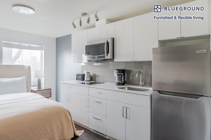 Building Photo - 5001 Brooklyn Ave NE