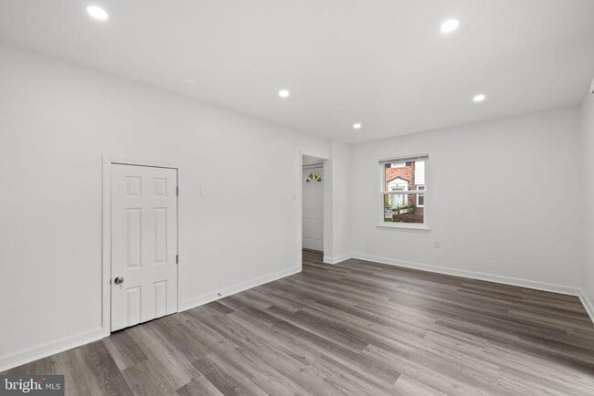 Building Photo - 8157 Community Dr