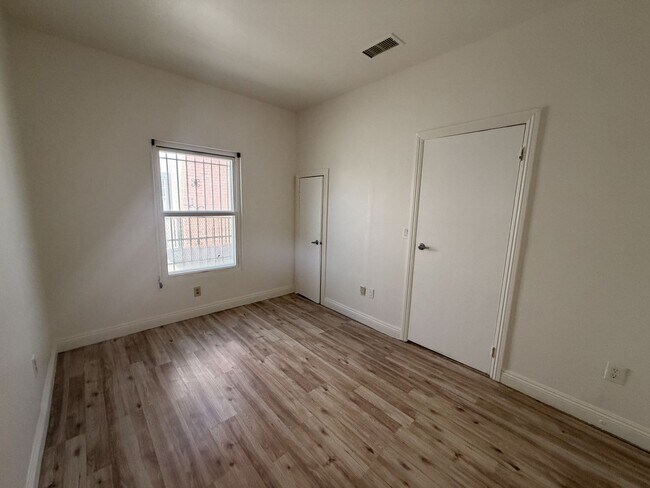 Building Photo - 435 S Fir Ave