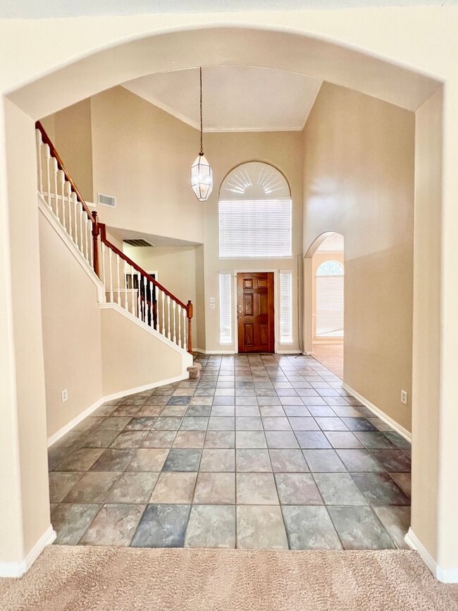 Building Photo - 16735 Village View Trail