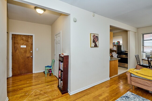 Building Photo - 5459 S Everett Ave