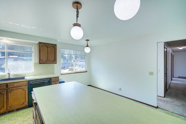 Building Photo - 5Bd/3Ba Edmonds House