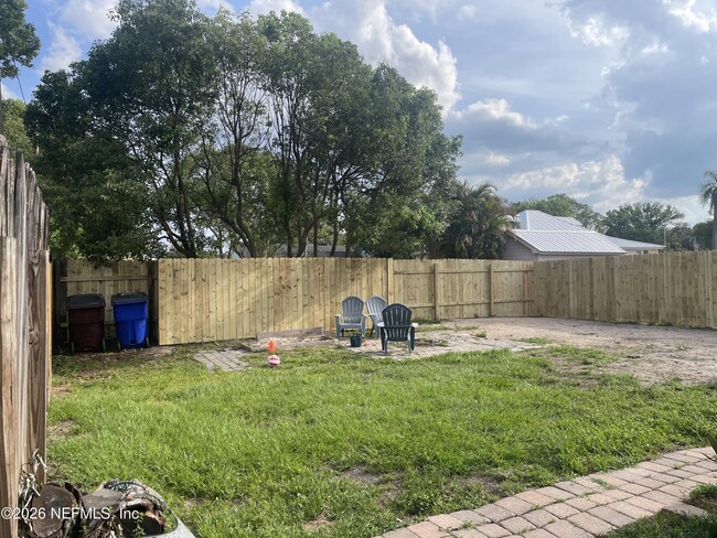 Building Photo - 1815 5th St