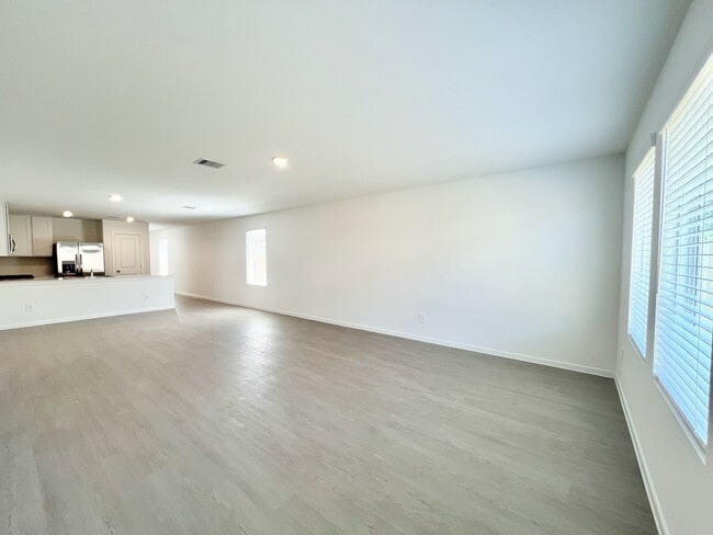 Building Photo - 3023 Mallorca Dr