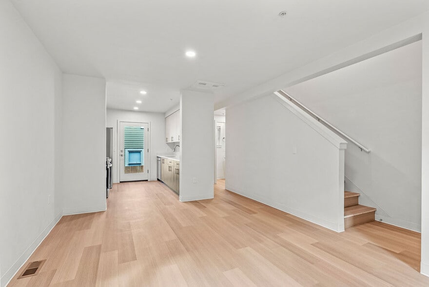 Spacious Layout (Unit 1-3) - 2175 SE Stark St