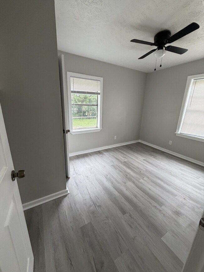Building Photo - 2/1 in Pearl for $1075!