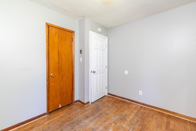 Building Photo - 2139 W Gilbert Ln