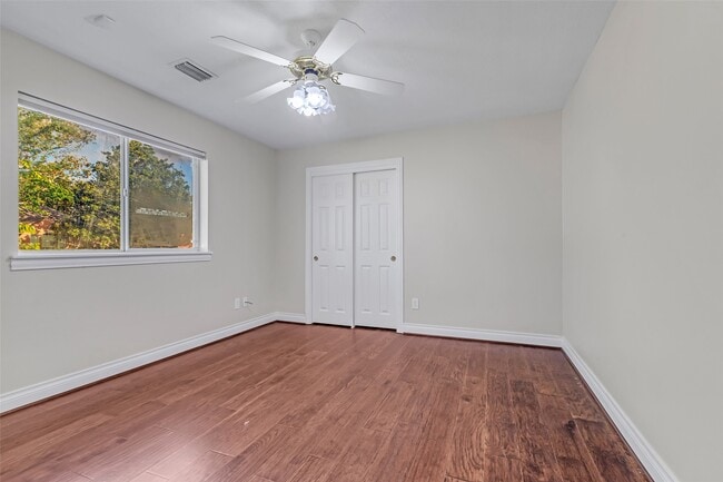 Building Photo - 13642 Lakeside Pl Dr