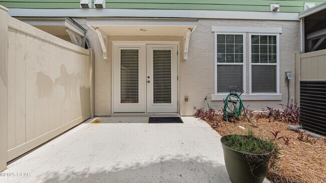 Building Photo - 217 Sand Oak Blvd