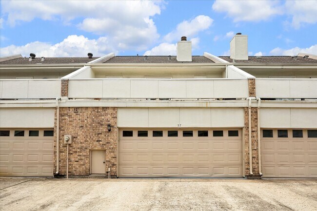 Building Photo - 600 Wilcrest Dr