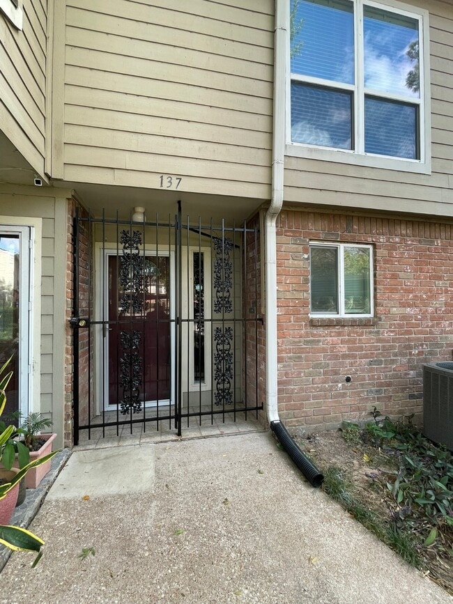 Primary Photo - 5005 Georgi Ln