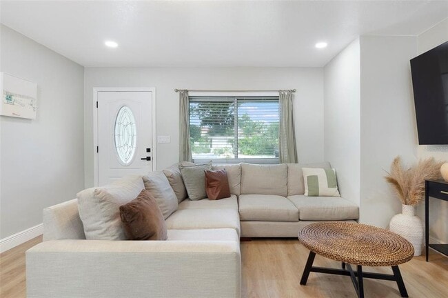 Building Photo - 5840 Dartmouth Ave N