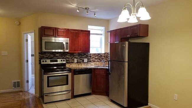 Building Photo - 2126 N Woodstock St