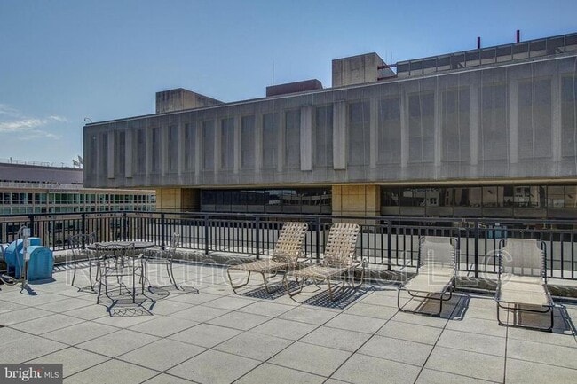 Building Photo - 915 E St NW