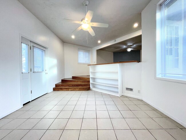 Building Photo - Large 2 Bed, 1 Bath