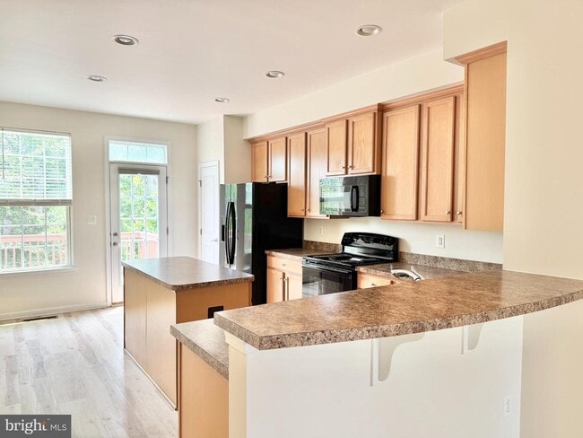 Building Photo - 127 Streamview Dr