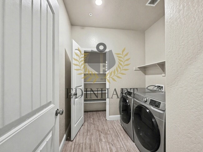 Building Photo - 1132 S Simon St