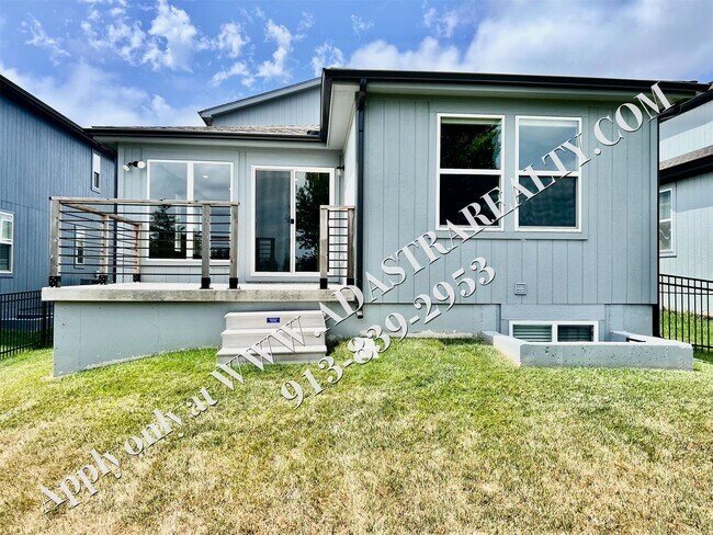 Building Photo - Beautiful Like New 4 Bed 4 Bath Home in Overland Park-Available NOW!!