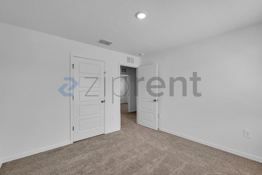 Building Photo - Unit