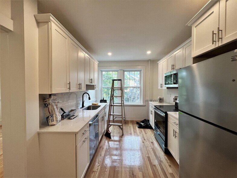 Building Photo - 268 Huron Ave