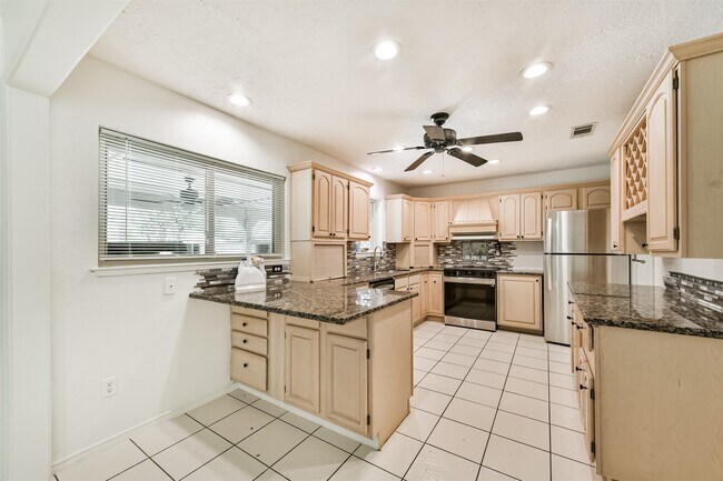 Building Photo - 807 Stadium Cir