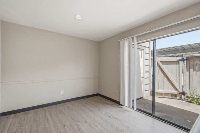 Building Photo - 2120 Wilcrest Dr
