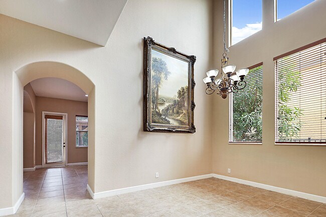 Building Photo - 748 Cresta Cir