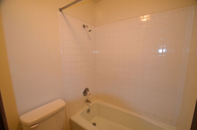 Building Photo - Dillon Valley East Condo! Great Natural Light!