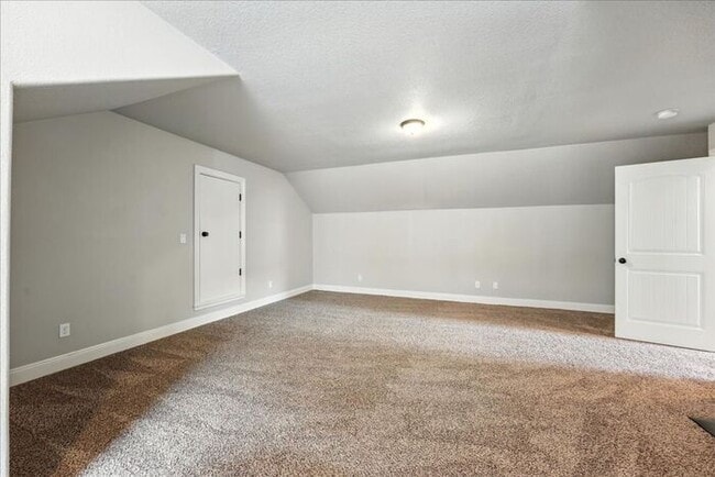 Building Photo - Elegant 3-Bedroom Fully Furnished Home wit...