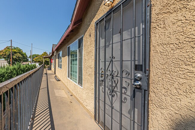 Building Photo - 11688 S Central Ave