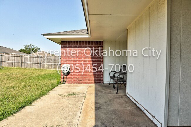 Building Photo - 6016 SE 82nd Pl