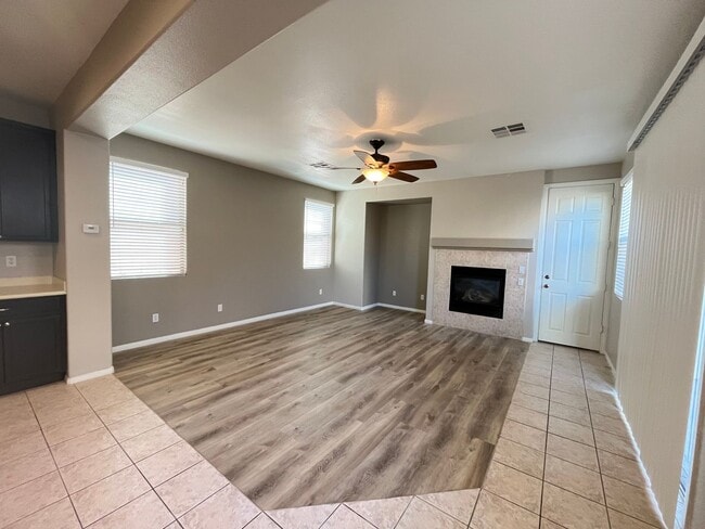 Building Photo - Cozy Home in Heart of Summerlin!