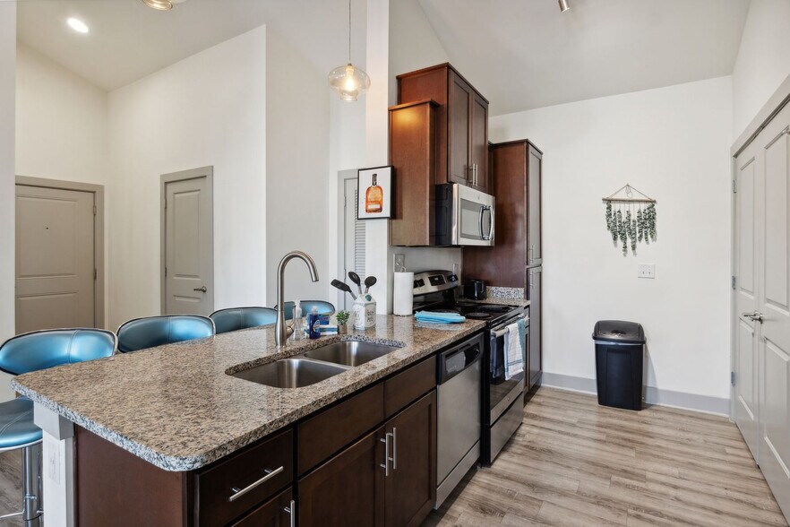 Building Photo - 11618 Vista Terrace Way-SI FL3-ID1612940P