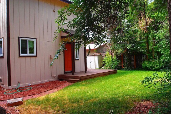 Building Photo - 2 Bedroom 1 Bathroom