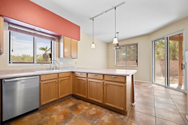Building Photo - 730 N Northern Vista Pl