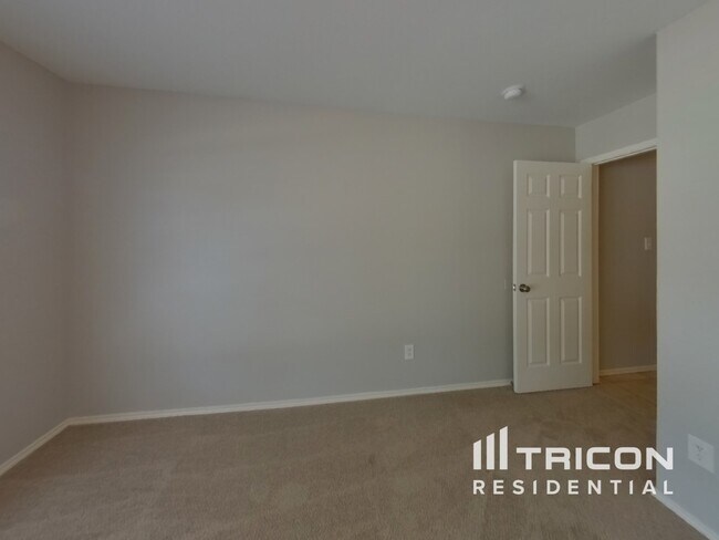 Building Photo - 9600 Orinda Dr