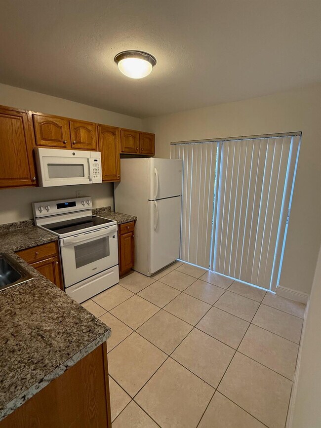 Building Photo - 3003 NW 5th Terrace