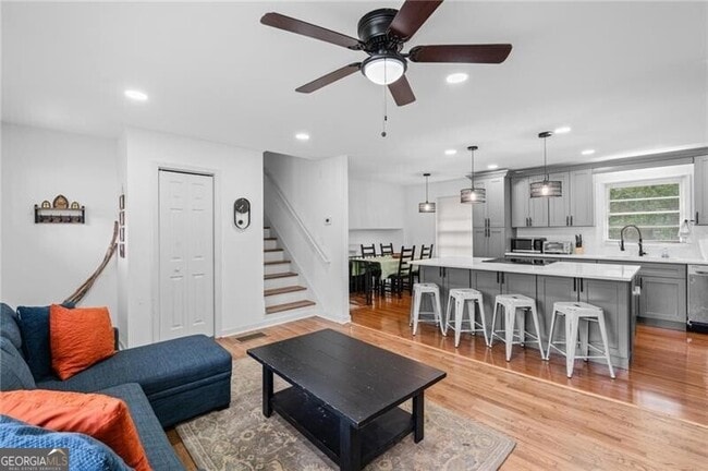 Building Photo - 799 Pine Roc Dr