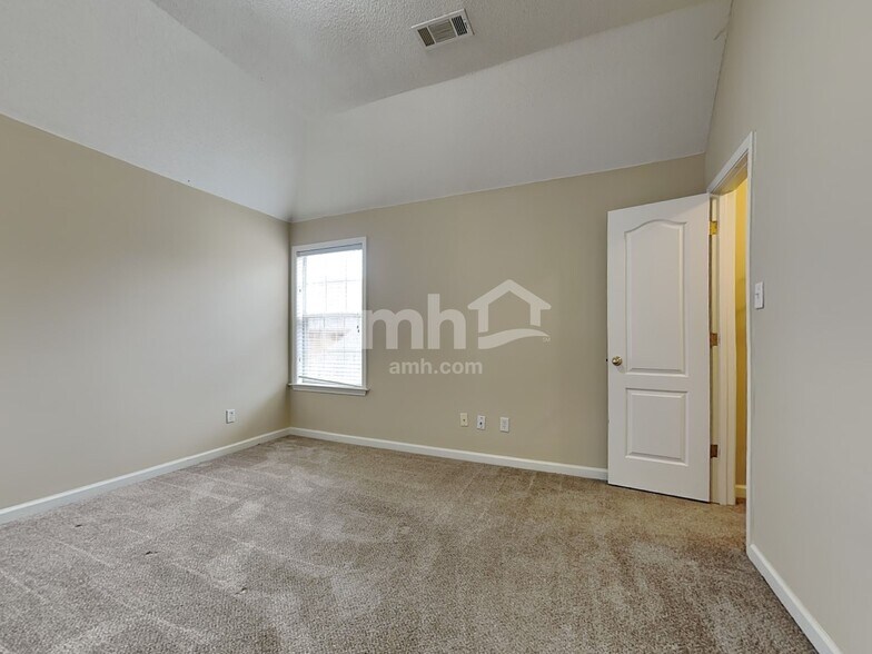 Building Photo - 10162 Lynham Dr