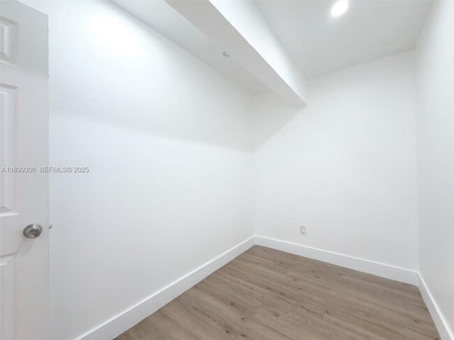 Building Photo - 544 Michigan Ave