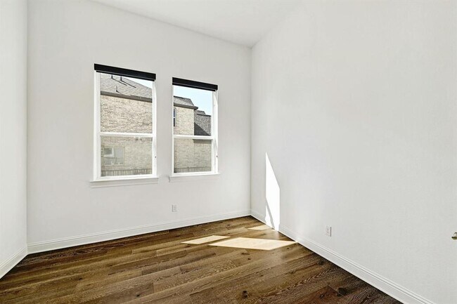 Building Photo - 2124 Bel Paese Bnd