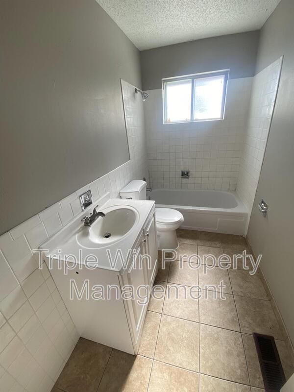 Building Photo - 14655 Fox Manor Dr