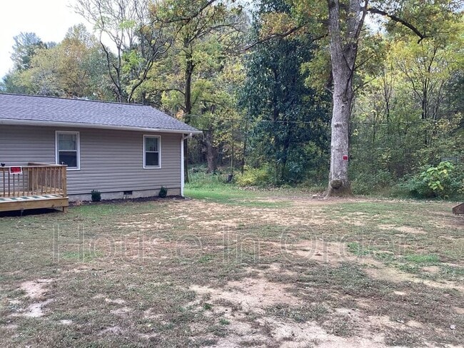 Building Photo - 64 Valentine St