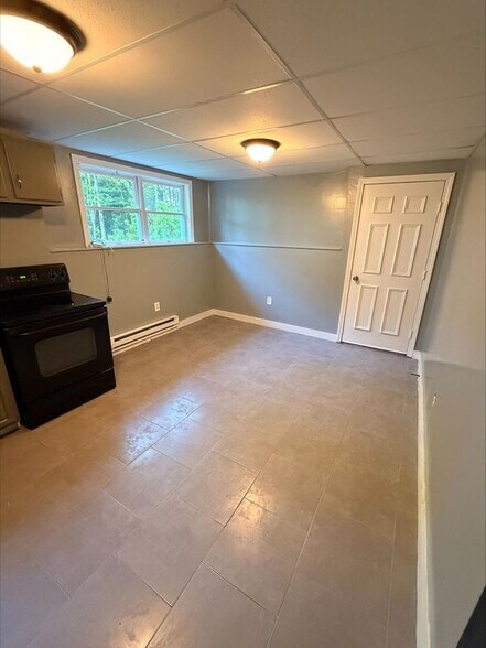 Building Photo - 8 Lilac Ln