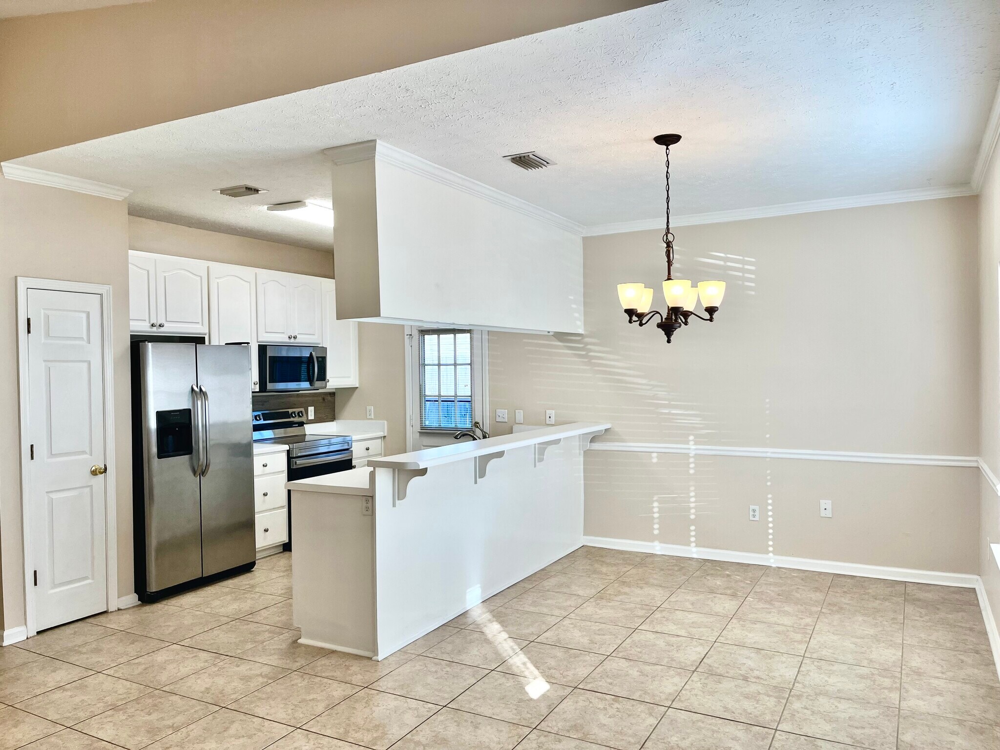 Building Photo - 6214 E Azalea Ave